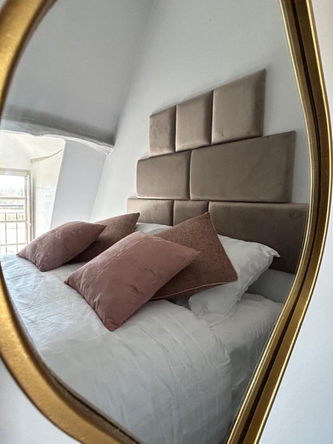 Demeure Du Vallon - Chambres D'Hotes De Charme Azerat Exterior foto